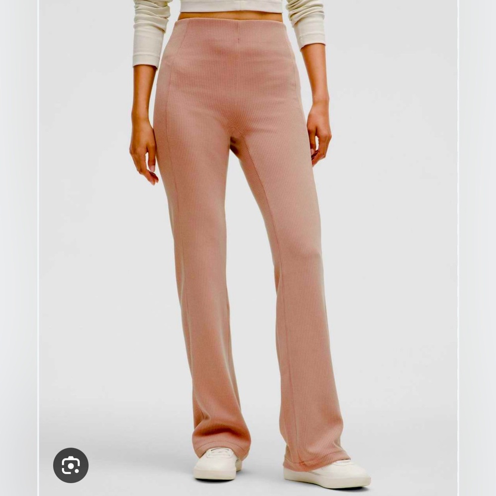 NWT Lululemon Ribbed Softstreme Flared Pant *Regular* - Size 4